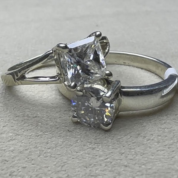 Moissanite - Round Brilliant Cut (Certified)